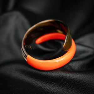 กำไลข้อมือเขาควายแบบบิดเกลียวเคลือบสีแดงพรีเมี่ยมกำไลข้อมือแฟชั่นทำมือจากเวียดนาม - Product Image 5