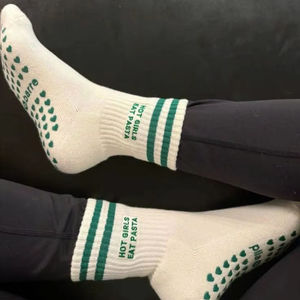 Calcetines Deportivos Antideslizantes con Soporte de Arco y Agarre en Talón y Puntera para Yoga, Pilates y Entrenamiento en Gimnasio, Modelo Vanilla Cream Grip Crew - Product Image 3