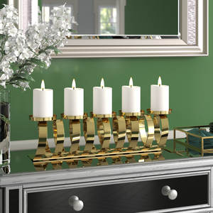 Bougeoir contemporain en or avec 5 supports, élégant en métal pour table et intérieur - Product Image 1