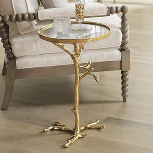 Table basse élégante en aluminium de conception florale avec le dessus en verre approprié aux intérieurs de salon et aux buts décoratifs - Product Image 4