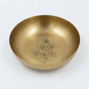 Tazón de metal clásico para mesa hecho a mano con diseños florales para un atractivo atemporal disponible en cantidad a granel - Product Image 3