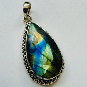 Colgante de lágrima de labradorita de plata de ley 925, joyería de cristal hecha a mano, colgante único elegante, regalo para ella - Product Image 1