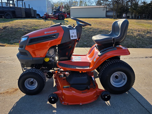 Tractor cortacésped Husqvarna TS120 de 54 pulgadas, 24 HP, motor Briggs V-Twin, en venta. - Product Image 3