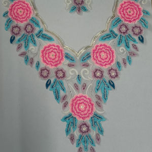 Exclusivo cuello bordado con base de red y detalles de lentejuelas para Sari blusa vestido Kurti boutique artesanía de moda - Product Image 1