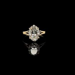 Anillo de Compromiso con Diamante Cultivado en Laboratorio, Corte Ovalado de 2.01 Quilates, Certificado IGI, Diseño Auténtico, Oro Sólido de 18K, Anillo de Boda Fino, Anillo Sello - Product Image 1