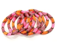 Bracelet jonc perlé élégant pour femme du Népal, avec perles de cristal japonaises et motif numérique, idéal pour mariages, fêtes et comme cadeau tendance pour toutes les occasions.