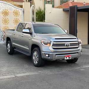 2017 Yota Tundra LHD รถบรรทุกเบนซิน AWD ใช้มีเบาะหนังน้ำหนักเบาภายในพวงมาลัยควบคุมความเร็วคงที่ไปทางซ้าย - Product Image 3