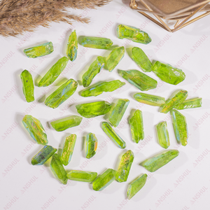 Superbes cristaux de quartz Aura miniatures de couleur verte naturelle, semi-précieux, pour la guérison, la décoration et la méditation, à prix de gros. - Product Image 4
