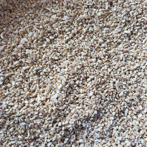 Noix de cajou brutes cassées prêtes à être expédiées, sans taxe, noix sèches Badam SANTIGO - Product Image 1