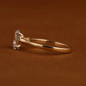 Bague de luxe en argent sterling 925 pour femmes, bijoux fins, coupe ovale classique, moissanite avec sertissage à griffes pour fiançailles - Product Image 2