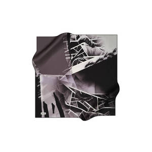 ผ้าพันคอเครปซาติน Pierre Cardin ขนาด 90x90 ซม. - ผ้าคลุมศีรษะและผ้าพันคอหลากสี - Product Image 2