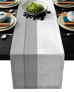 Caminos de Mesa Ligeros de Lino y Algodón con Bordado Floral Hechos a Mano, Personalizables, Estilo Moderno para Decoración de Bodas y Comedores - Product Image 3