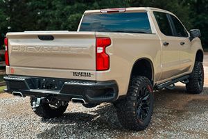 เชฟโรเลต ซิลเวอร์ราโด 1500 LT Trail Boss ปี 2022 สภาพดีเยี่ยม เครื่องยนต์เทอร์โบ ขับเคลื่อน 4 ล้อ เกียร์อัตโนมัติ พร้อมจัดส่ง - Product Image 5
