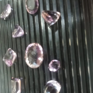 Améthystes brésiliennes naturelles facettées, pierres précieuses en vrac, taille poire, ovale, octogone, coupe CTS, vente Iroc, lot de pierres précieuses magnifiquement taillées - Product Image 4