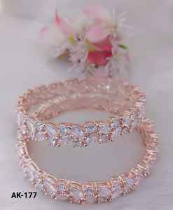 Excellente qualité Dazzling AD Fashion Bangles Accessoire de fête et option de cadeau à bas prix à vendre - Product Image 3