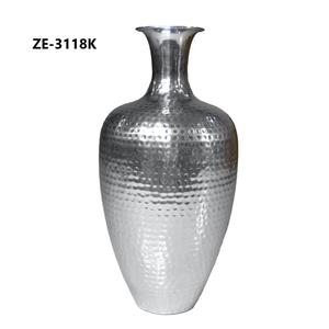 Vase à fleurs en métal exclusif fait à la main, vase en métal contemporain de luxe pour la maison, décoration de vase à fleurs en métal Zahid - Product Image 3