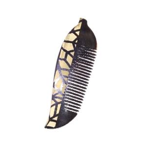 Peigne en corne poli Artisan Outil de toilettage écologique pour hommes et femmes Style classique durable et lisse - Product Image 1