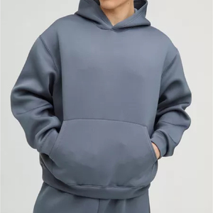 Ensemble de survêtement deux pièces de haute qualité, design personnalisé, logo, coupe régulière, blocs de couleur, capuche et pantalon évasé, streetwear pour hommes - Product Image 3