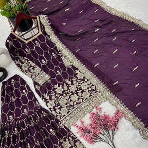 Designer Party Wear Chinon Soie Lourde Séquence Broderie Et Vrai Miroir Travail Dentelle Bordure Top Et Sharara Avec Dupatta - Product Image 3