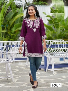 Kurti corto de diseñador de trabajo de bordado pesado para fiesta de boda al aire libre de proveedor indio a precio mayorista - Product Image 2