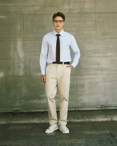 เสื้อเชิ้ตผู้ชายลำลอง ผ้าถักเนื้อนุ่ม ระบายอากาศดี ปกคอพับ แขนยาว ผ้ายืดโพลีเอสเตอร์ผสมสแปนเด็กซ์ ติดกระดุมเม็ดเดียว สไตล์เรียบง่าย ผลิตในเวียดนาม สำหรับฤดูใบไม้ร่วง - Product Image 4