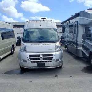 Vendedor Verificado de Autocaravana Usada W-i-n-n-e-b-a-g-o T-r-a-v-a-t-o 59G 2017 Lista para Viajar - Product Image 1