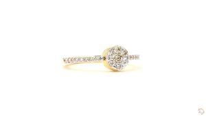Anillo de Compromiso de Diamantes en Racimo Redondo de Oro Personalizado para Mujer - Product Image 5