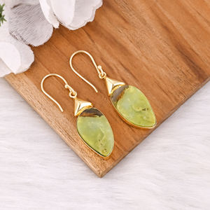 Boucles d'oreilles en laiton plaqué or avec opale verte, bijoux ethniques faits à la main, boucles d'oreilles en laiton de haute qualité, commande en gros - Product Image 2