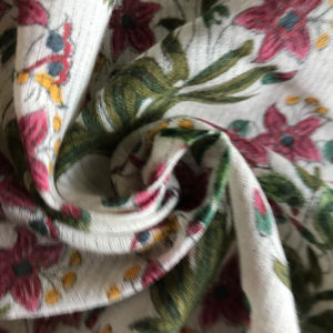 Tela de Algodón Estampada a Mano con Diseño Floral Blanco, Estilo Tradicional Mughal - Product Image 1