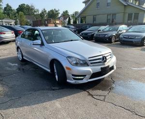 Mercedes-Benz C 300 Sport 4MATIC 2012 / Disponible para la Venta con Bajo Kilometraje, Motor de Gasolina, Auto Usado en Excelentes Condiciones, Sin Accidentes - Product Image 3