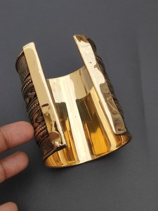 กำไลข้อมือดีไซน์ทำด้วยมือของขวัญสำหรับเพื่อนเจ้าสาวสร้อยข้อมือเรซินสีน้ำเงินและสีแดงทำด้วยมือที่ไม่เหมือนใครไอเดียของขวัญ - Product Image 5