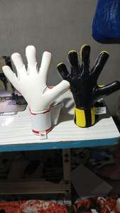 Articles de sport professionnels Gants de gardien de but en latex allemand légers Nouveau design Impression par sublimation Service OEM Raisonnable - Product Image 4