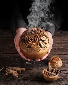 Caja clásica de incienso de madera para bakhoor elaborada en estilo tradicional con base de metal para una difusión aromática eficiente - Product Image 6