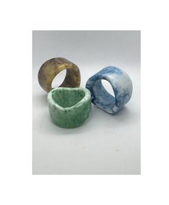 Elegantes servilleteros de resina hechos a mano con detalles intrincados para una decoración de mesa de lujo y experiencias gastronómicas finas - Product Image 2