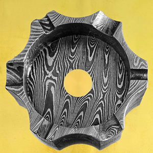 Cenicero de Acero de Damasco de Lujo, Cenicero de Metal Sólido Hecho a Mano, Patrón Único, Accesorio para Fumar, Regalo para Coleccionistas y Decoración - Product Image 4