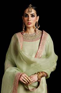 Lehenga Choli Anarkali de luxe, lourdement brodé, pour femmes, pour les occasions formelles, les mariages et les fêtes - Product Image 3