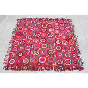 Tapis vintage, tapis turc 3,7x3,4 pieds, tapis Kilim imprimé animaux rouge et vert - Product Image 1