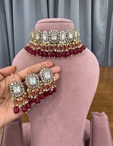 Conjunto de collar Polki de diseñador de lujo chapado en oro antiguo con pendientes joyería nupcial para celebración de boda y fiesta - Product Image 1