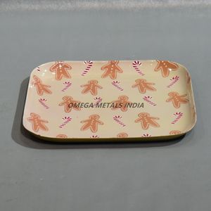 Encantadora bandeja beige con motivo de pan de jengibre juguetón, ideal para servir aperitivos y animar cualquier ocasión - Product Image 2