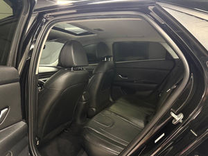 Hyundai Elantra Limited 2023 d'occasion en excellent état, noir, berline, traction avant, essence, transmission CVT, 147 ch, à vendre - Product Image 3