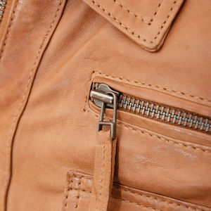 Chaqueta de Cuero Casual para Hombre, Diseño Simple y Limpio, Acabado Suave, Impermeable, Ecológica, con Logotipo Frontal, Estilo Urbano para Uso Diario - Product Image 4