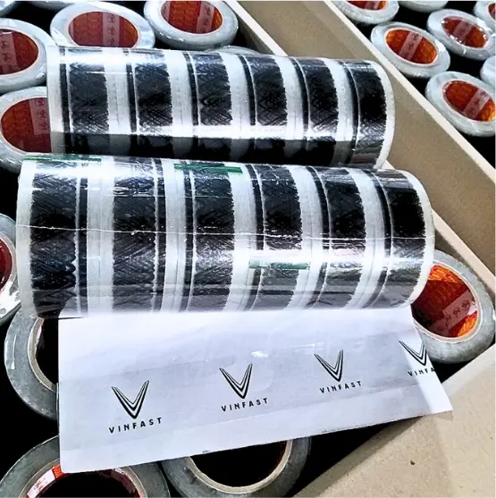 Concurrerende Prijs Bopp Gratis Zelfklevende Aangepaste Verpakkingstape Met Logo Snelle Productie Sterke Hechting Gemaakt In Vietnam