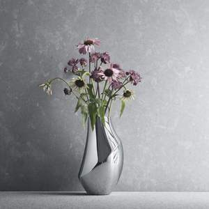 Lujosos jarrones metálicos con apariencia de hojas de aluminio que añaden carácter y encanto a entornos contemporáneos y tradicionales. - Product Image 3