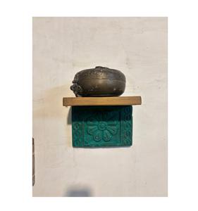 Étagère murale en bois artisanale avec sculpture florale |   Étagère murale rustique vintage - Product Image 1