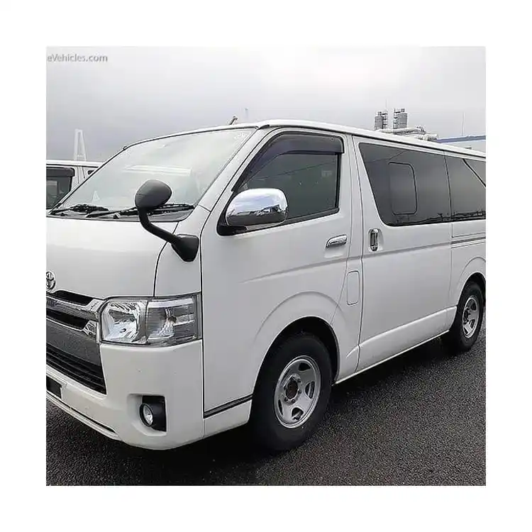 Ref 537 TOYOTAS HIACE MINIBUS 2,5 D4D STANDARD15席ディーゼル人輸送新品未登録ref537