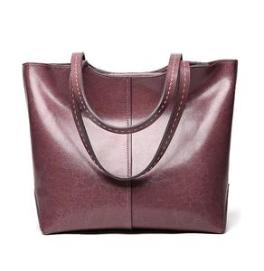 Sacs fourre-tout en cuir pour femmes élégantes classiques avec décoration de bouton et fermeture à glissière pour voyage et usage quotidien - Product Image 1