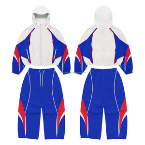 Conjunto Deportivo Personalizado para Hombre, Chaqueta Cortavientos Impermeable Reflectante con Cierre de Cremallera de Poliéster y Nailon, y Pantalones Cortos - Product Image 1