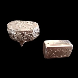 Joyero de plata de estilo real, elegante organizador de almacenamiento decorativo para anillos, pendientes, collares, pulseras y baratijas - Product Image 1