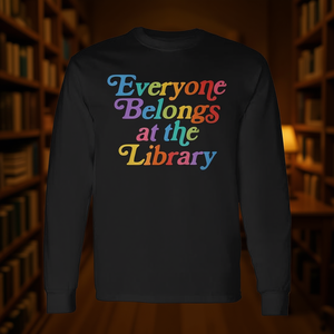 T-Shirt a Maniche Lunghe 'Ogni Chiama si Trova in Biblioteca' per Appassionati di Lettura, Prodotto Promozionale - Product Image 1