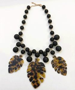 Collier indien artisanal religieux, en corne de buffle naturelle graduée, écologique - Product Image 2